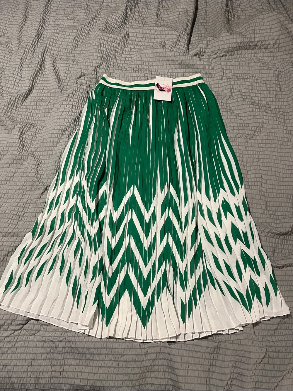Aitana Boutique Green & White Pleated Midi Skirt Geometric Print